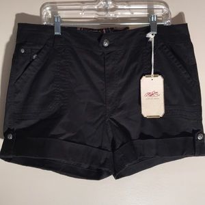 One 5 One women’s shorts
